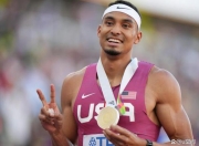 雷火电竞下载-冷静与激情交织！田径完美收官的简单介绍